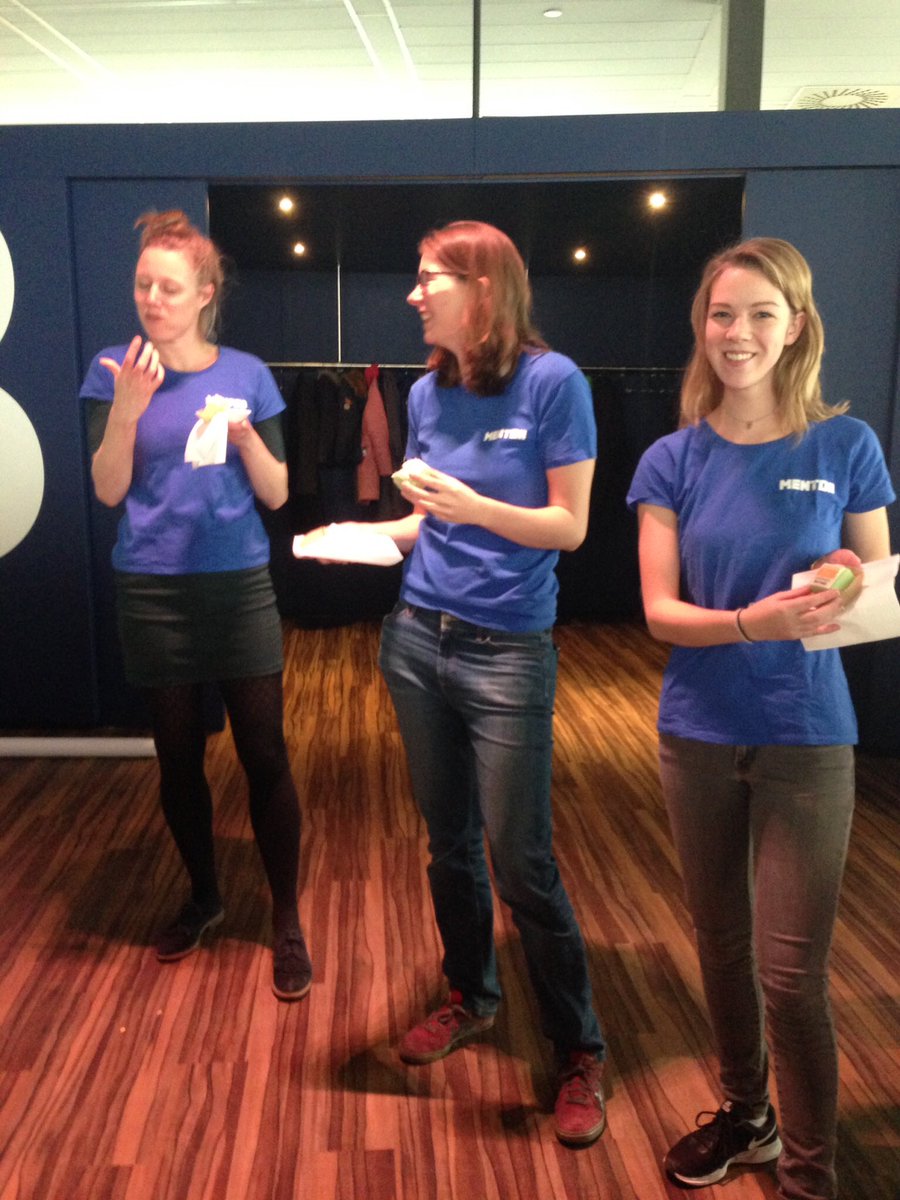 CoderDojoDH's tweet image. Gisteren hadden we een feestelijke dojo voor ons 1-jarige bestaan met gebakjes van Ziggo!