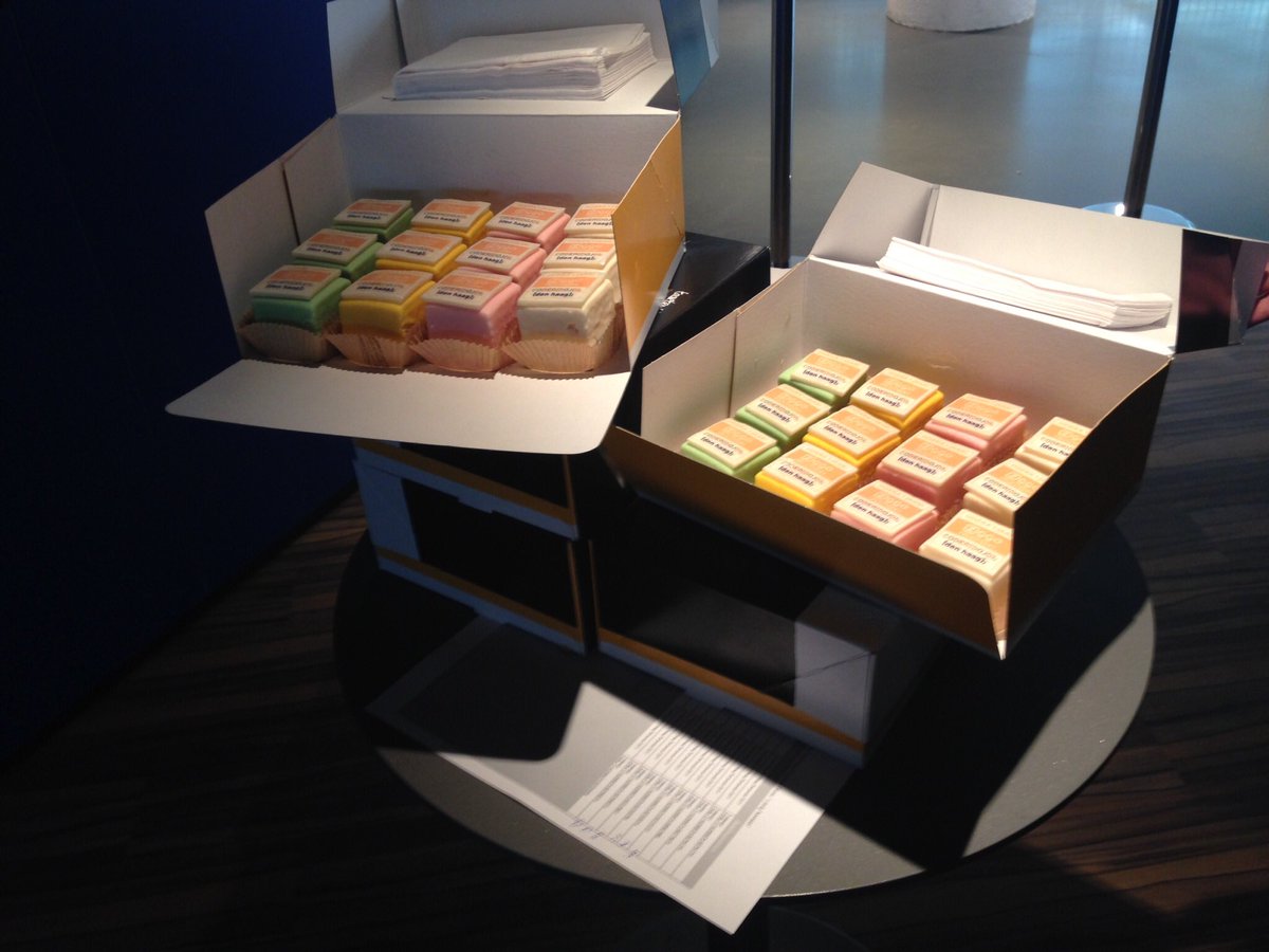 CoderDojoDH's tweet image. Gisteren hadden we een feestelijke dojo voor ons 1-jarige bestaan met gebakjes van Ziggo!