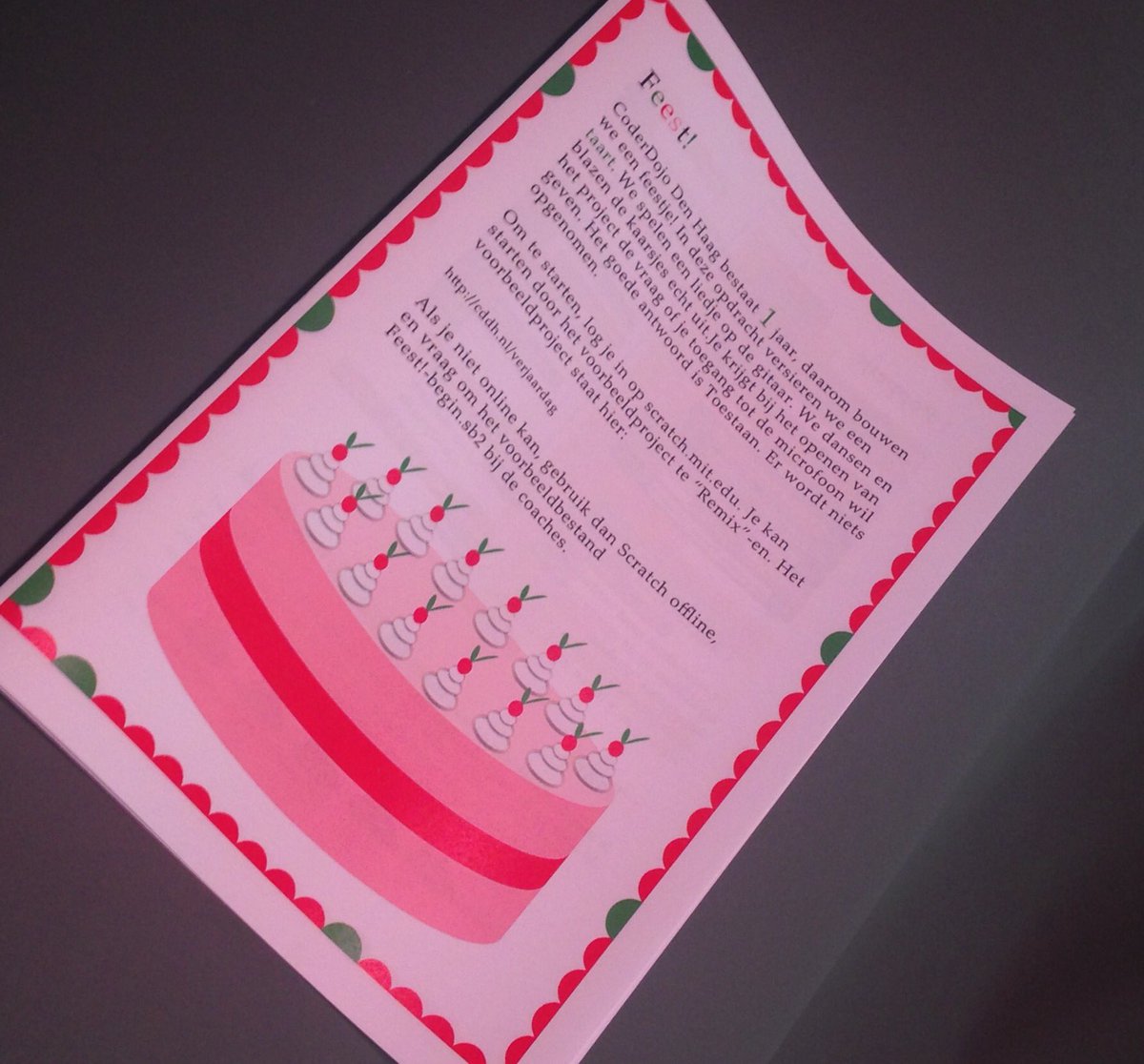 CoderDojoDH's tweet image. Gisteren hadden we een feestelijke dojo voor ons 1-jarige bestaan met gebakjes van Ziggo!