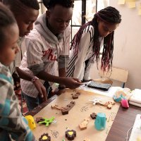 Signif_cia's tweet photo. Peace-builders are using game dev workshops to teach kids how to work together https://t.co/rEzouRqxSa vía @gamasutra #gamificación https://t.co/4mvRr3anas