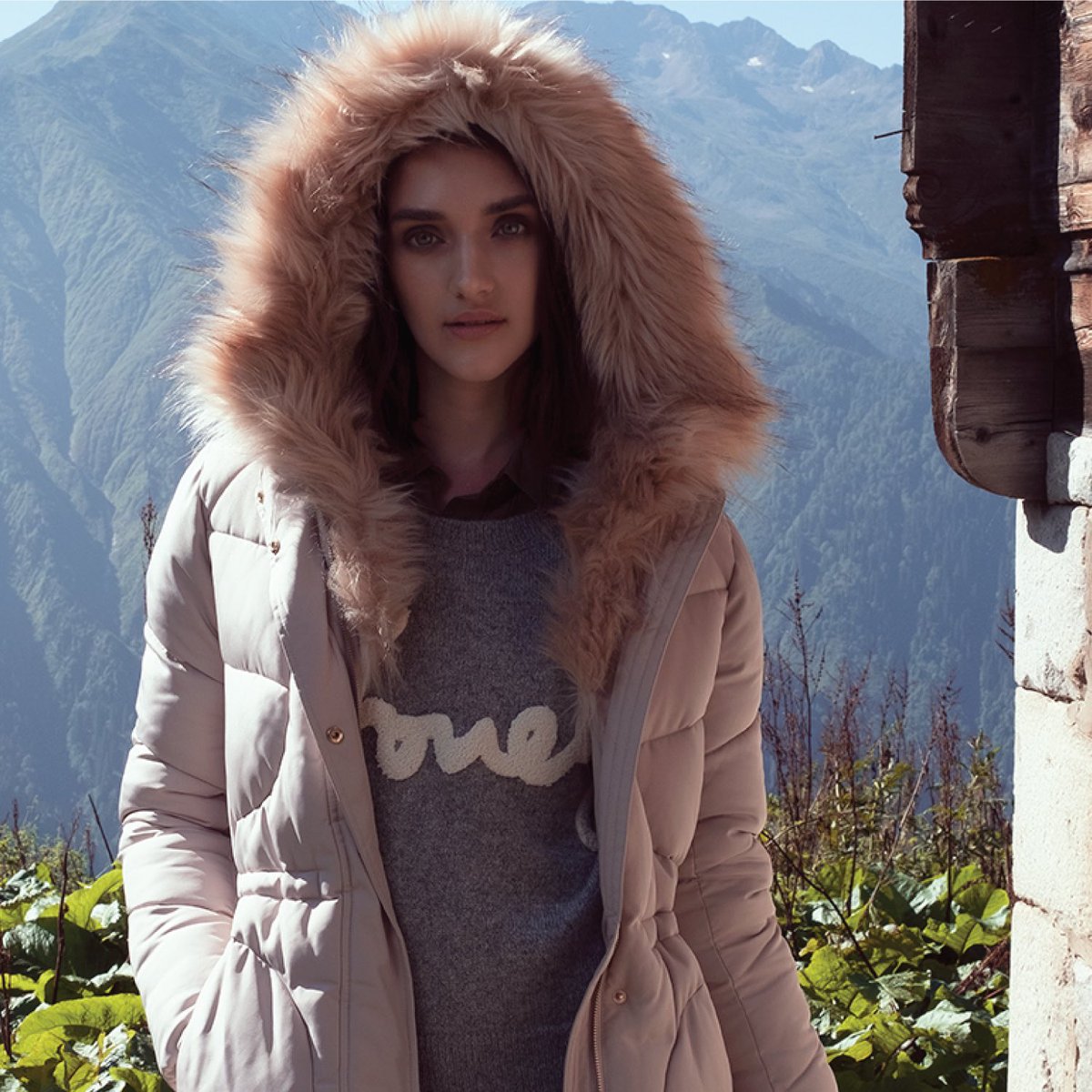 colins's tweet photo. Soğuklara karşı güçlü bir duruş için sıra dışı montlara göz at: https://t.co/0aOTXdHdmX #winterscold #winteriscome #coldstyles https://t.co/Dz0V1yavW2