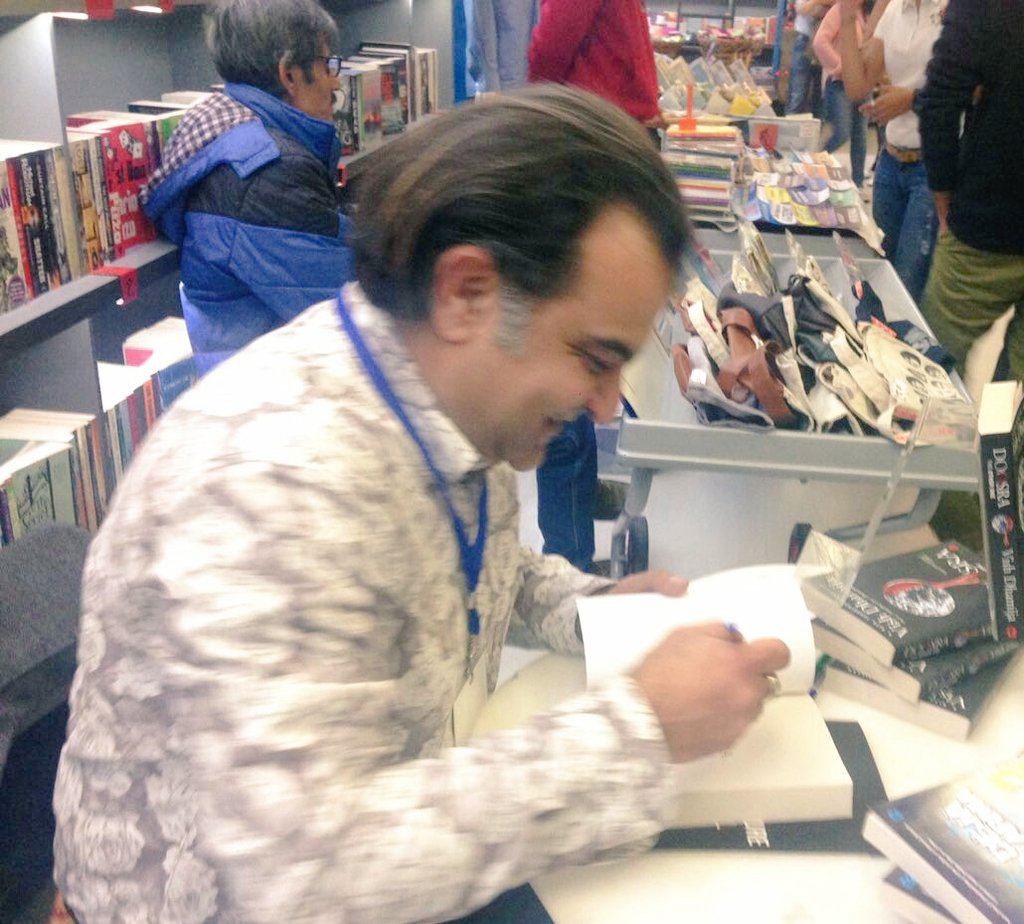 noirlitfest's tweet photo. @vishdhamija signing books @oxfordbookstore #NoirLitFest #NLF2017 https://t.co/7dTpz8UHA9