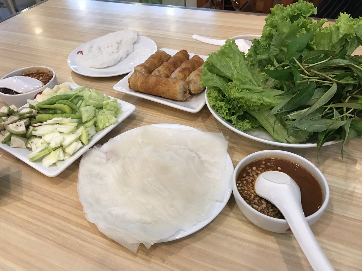 JakkritTomTom's tweet photo. กินแหนมเนืองเผื่อน้องน้ำตาล

#MissUniverse #Thailand https://t.co/c1yYxeweAV