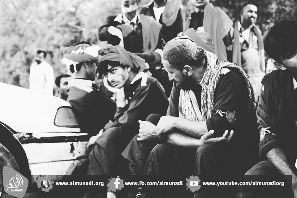 sabdwafai's tweet photo. Teaching porters to Read & Write at #Karachi Cannt Railway Station #Pakistan #educationmatters #educationforall #munadilife https://t.co/QsPKyNOVi0