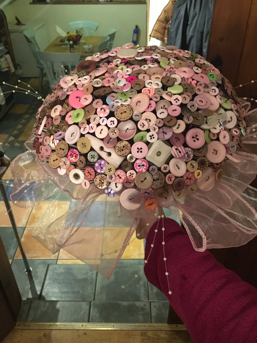makingmemevents's tweet photo. Bouquets with a difference ❤️#bouquet #unique #beautiful #bride #weddingday #weddingplanning #noflowers #handmade https://t.co/vS1YLltbT5
