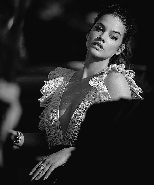 chersagdr's tweet photo. Tell me pretty lies, 
look me in the face
tell me that you love me                     even if it's fake. https://t.co/8JXVA7oPq9
