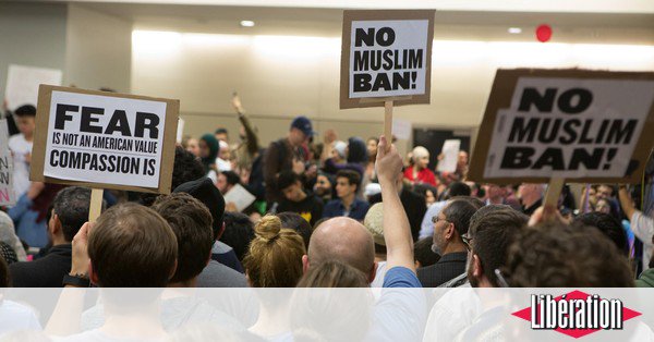 libe's tweet photo. Le décret anti-immigrants de Trump provoque la consternation dans le monde https://t.co/6zbliGJOWV https://t.co/CIHG64PwXB