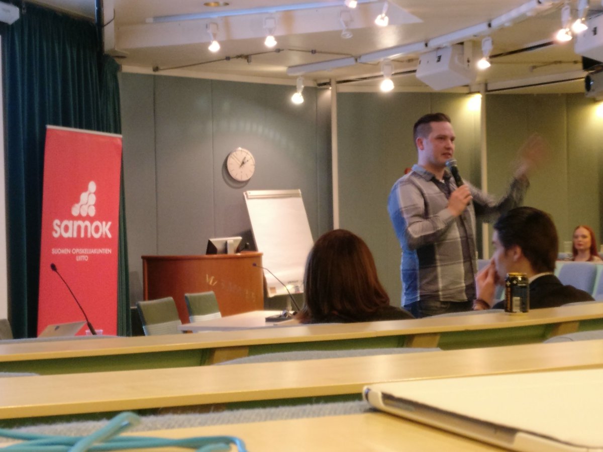 Simo Takanen, SAMOK-alumni &amp; koomikko, kertomassa miksi opku-toiminta on hyvästä ihmiselle. Puhetta mm. Lohjasta, don't ask why #samoklähtis