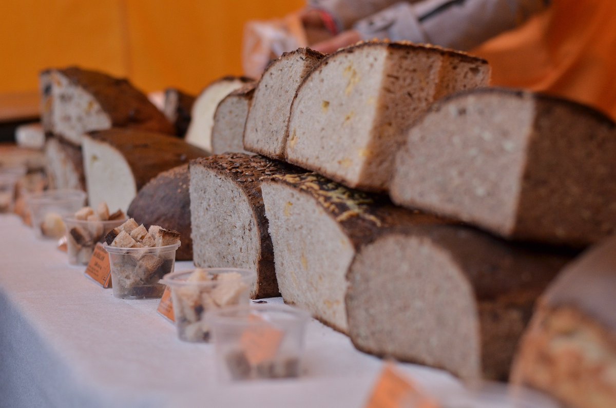 gardumuti's tweet photo. Meteņdienas tirdziņu kuplinās Andrejs Broks ar īstu Kalēju maizi un "Mežmalas-1" ar dažādiem smiltsērkšķu produktiem un saldētām odziņām! https://t.co/MrX2CDT5Mp