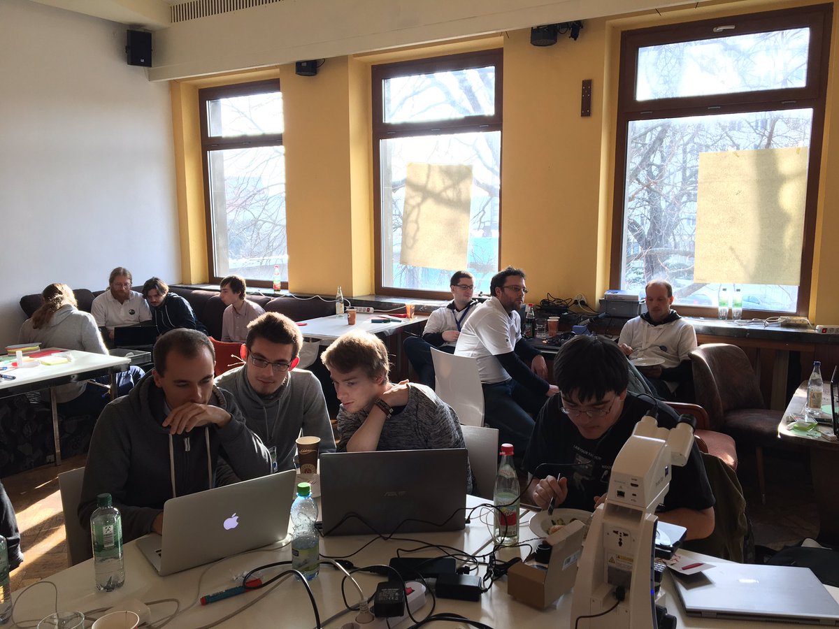 Nad_Hoffmann's tweet photo. Final hacking - one more hour #machinelearning #hackZEISS #hackathon #jena https://t.co/nTMKqXyVn2