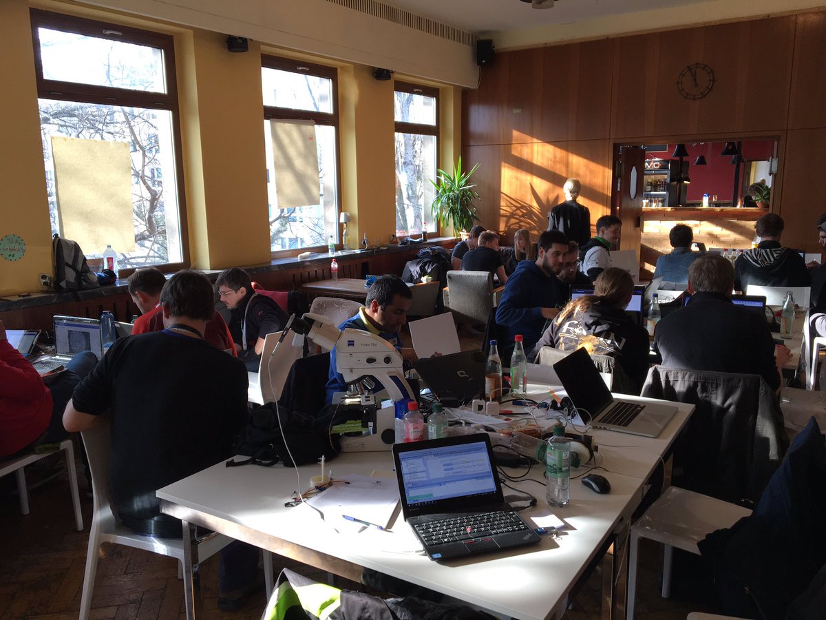 Nad_Hoffmann's tweet photo. Final hacking - one more hour #machinelearning #hackZEISS #hackathon #jena https://t.co/nTMKqXyVn2
