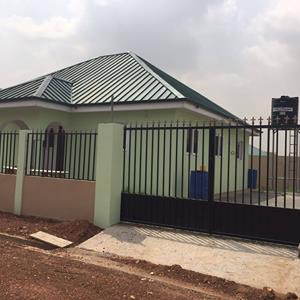 UnikaGhana's tweet photo. 2 bedroom gated detached house at Afienya for sale. It has a furnished kitchen, good parking space and security.
https://t.co/eidYKQ4r4K https://t.co/A71V16n158