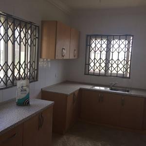 UnikaGhana's tweet photo. 2 bedroom gated detached house at Afienya for sale. It has a furnished kitchen, good parking space and security.
https://t.co/eidYKQ4r4K https://t.co/A71V16n158