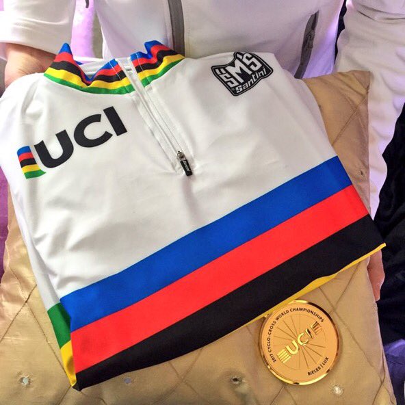 zciclismo's tweet photo. #ciclismo: 👦🏼👨🏽Élite 👉🏼Campeonato del Mundo de Cyclo Cross #Bieles2017 🚲🚲🚲👀 Míralo 👀 En Directo 📱💻🖥 👉🏼 https://t.co/nabhKCrc1D… https://t.co/Q4DbJkVJjw
