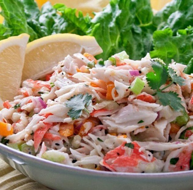 perustimol's tweet photo. Hoy #Stimol te recomienda comer una rica #ensalada en el almuerzo para regular tu #estomago. https://t.co/7IWSPyVkeO