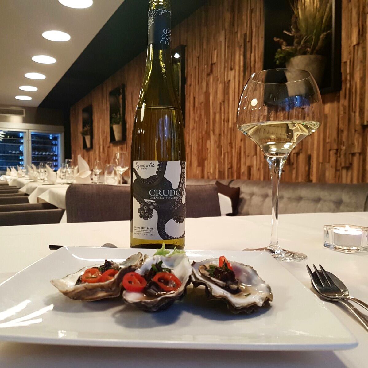 Een nieuwe Wijntip Crudo uit Sicilië van onze sommelier, Michael Man. #wijntip #wijn #spijs #demeern #leidscherijn jasmine-palace.com/crudo-sicilie-…
