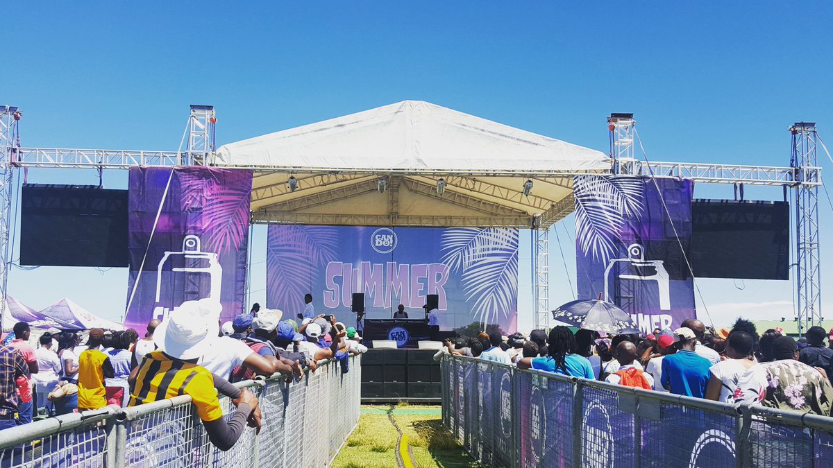 Can_Do_Za's tweet photo. Situation right now! If you're here, Tweet us using #CANDOSUMMER and win a 6 pack! https://t.co/4IMiHtYHUF