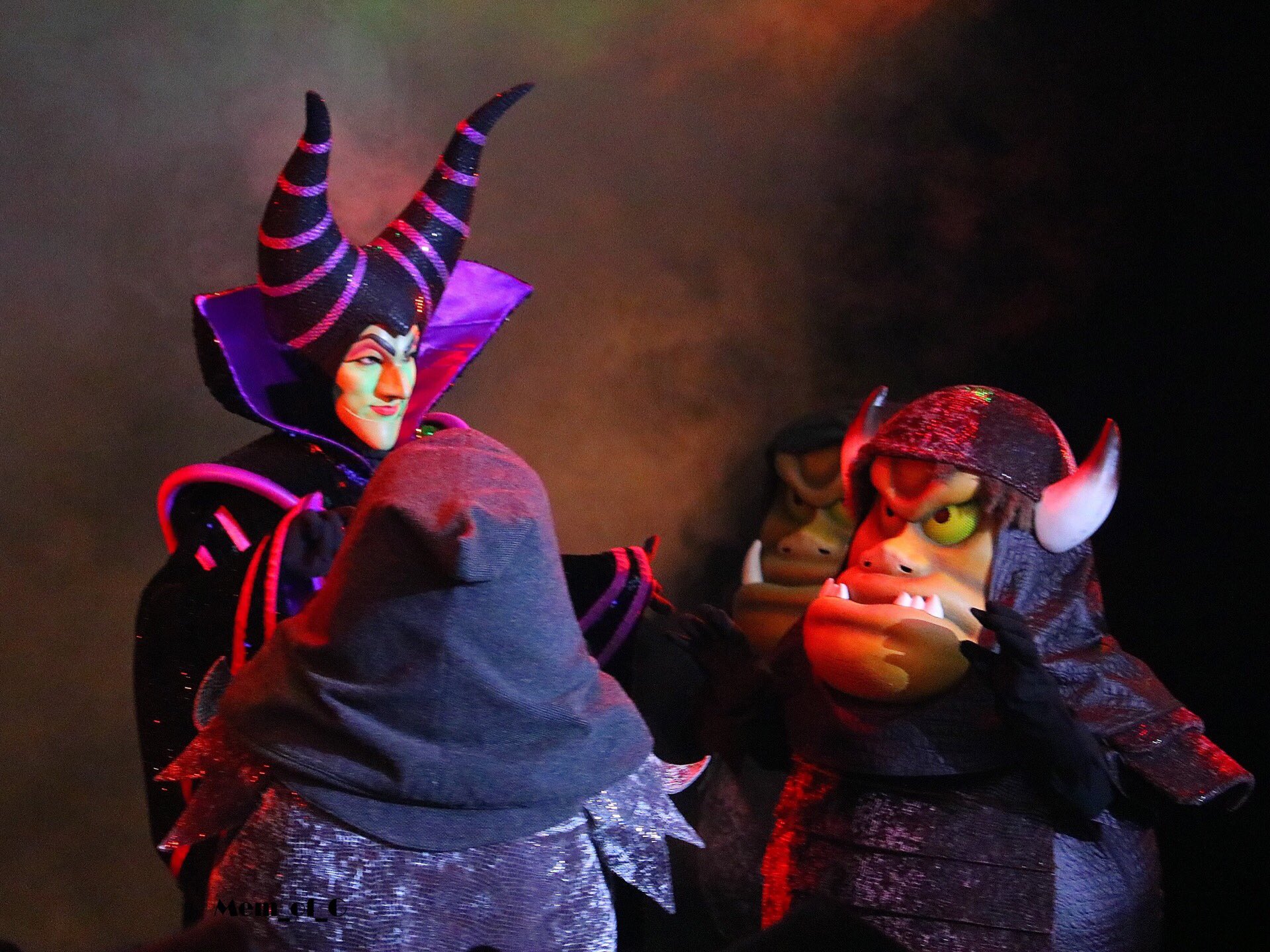 詩音 Wdw Mkのboo To You パレードより オレンジのマレフィセント様 珍しいねーーー マレフィセント 眠れる森の美女 眠れる森の美女スクリーンデビュー 林檎農家のwdwレポ T Co Qohci0bzhv Twitter