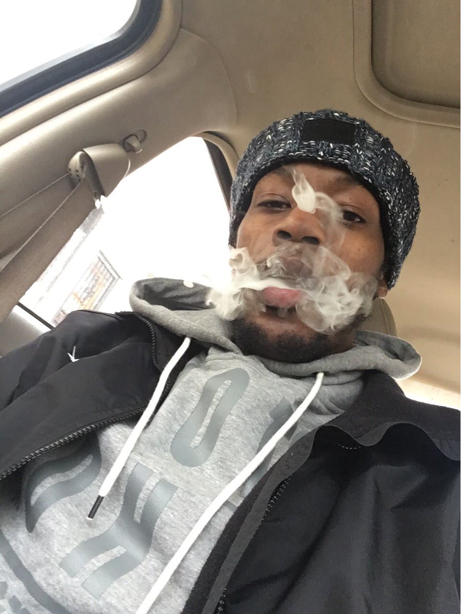 AceeBooogie's tweet photo. This shxt keeps me sane 🖕🏾🍃 https://t.co/U8eOuKkUPB