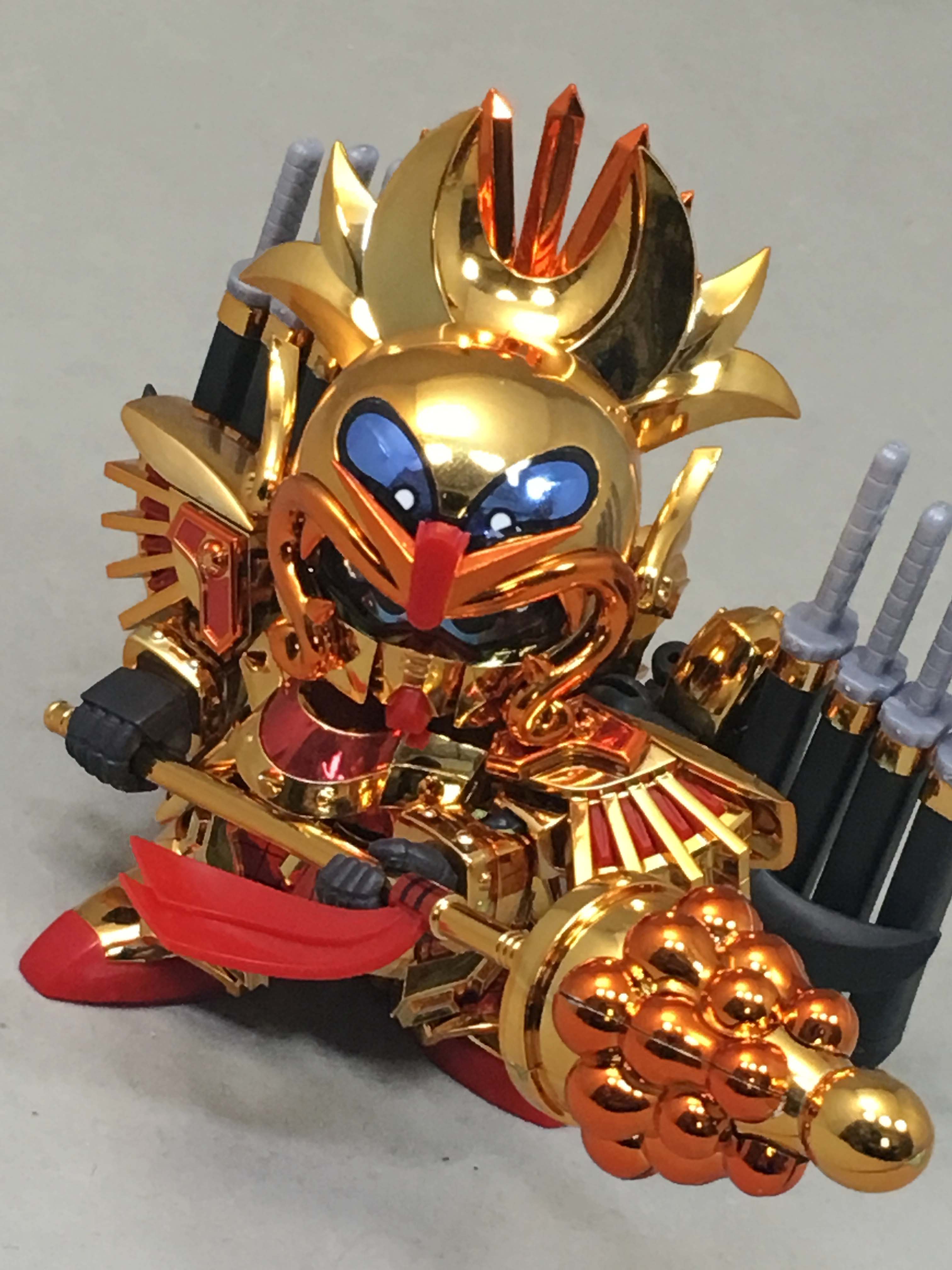 F A たちばな 千成将軍 の手持ち武装 千生爆弾 センナリボンバー は両手持ちも可 種子島武衛須馬 タネガシマヴェスバー の展開や八本刀の装着も可能 八本刀の鞘の基部も動く 塗装などはせずそのまんま組んでシール貼り 全身メッキで映り込みまくる