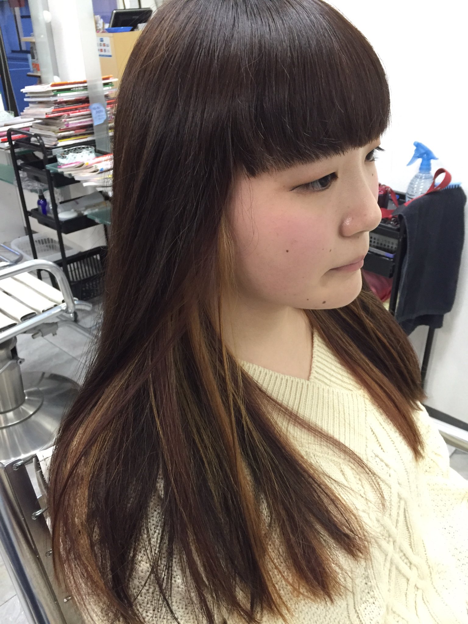 ストロベリーロックス 赤羽カラー専門店 在 Twitter 上 本日のヘアカラー 最近の特殊カラーはミックスのオーダーが多いです インナーカラーでブリーチした状態と赤をランダムに入れたミックスインナーカラー トップのグラデーションカラーを活かしてインナーに