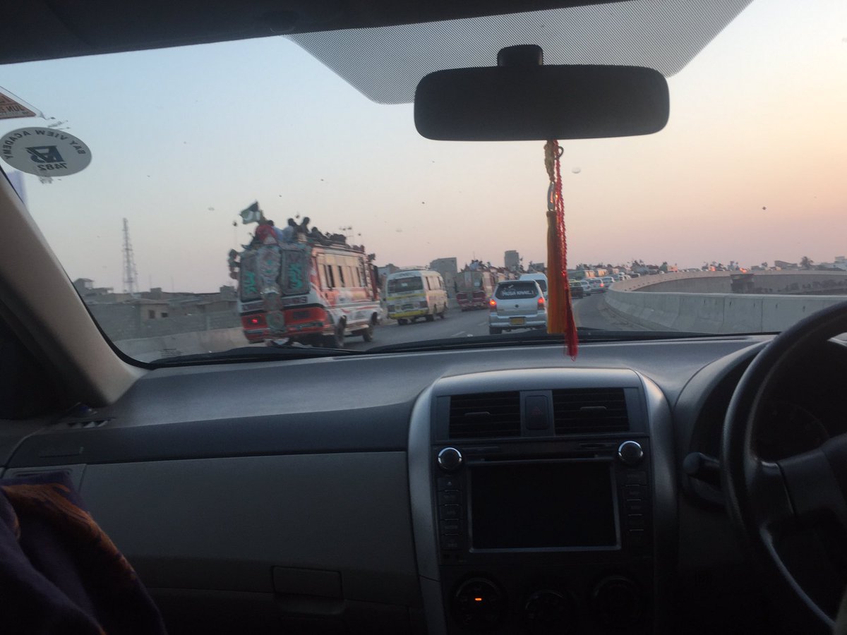 KhiTraffic's tweet photo. Lyari Expressway full of Buses & Cars, joining #PSP Rally at Tibet Center.
#Karachi #KhiAlerts #NoHeavyVehicles https://t.co/kcgvgcyO5z