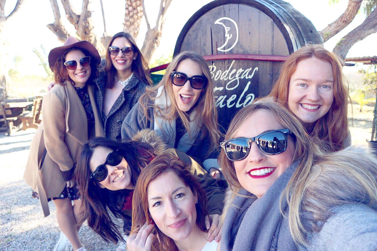 enmivestidor's tweet photo. Ha sido un gran fin de semana lleno de grandes momentos como este en @BodegasFaelo 💃🏻💃🏻💃🏻 gran grupo de #influencersalicante 🔝🔝🔝 #Alicante https://t.co/yKmTqs4A2q