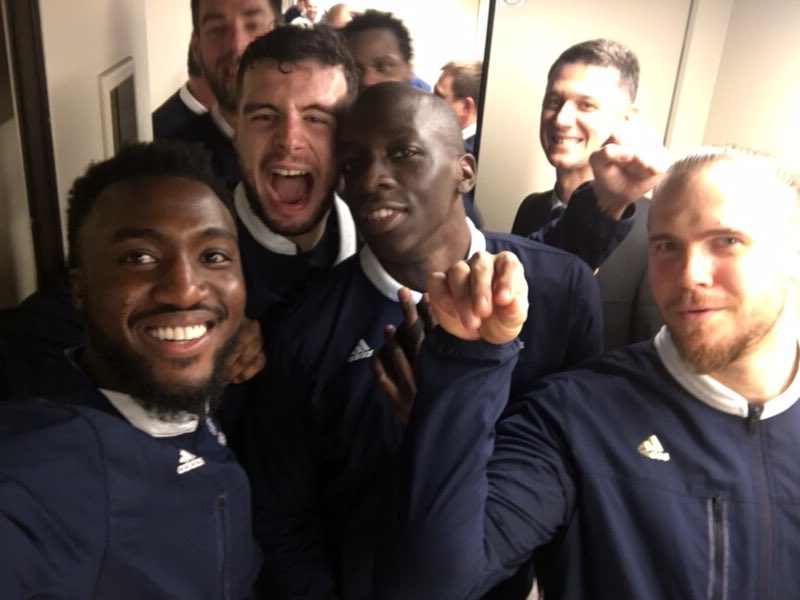 lucabalo's tweet photo. #Victoire !!! #ChampionsDuMonde 🥇⭐️⭐️⭐️⭐️⭐️⭐️ #BleuEtFier #MerciATousNosSupporters #Merci la 🇫🇷 https://t.co/dRnvi4Lj7y