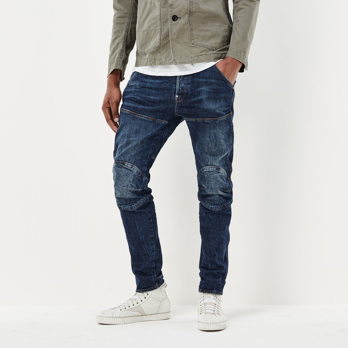 Las rodilleras reforzadas de los #GStarElwood 5620 son un toque único, ya que le dan mayor movilidad a tus jeans