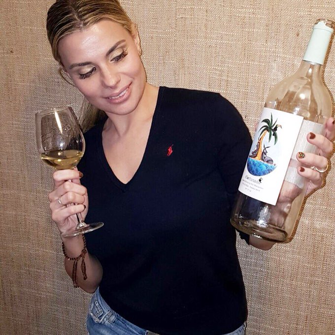 Celebraciones con sabor propio, celebraciones para compartir... 🥂 @VinoAfortunado https://t.co/PiHe4<a href="/tag/bienvenidojulio"class="tags"><span>#bienvenidojulio</span></a>