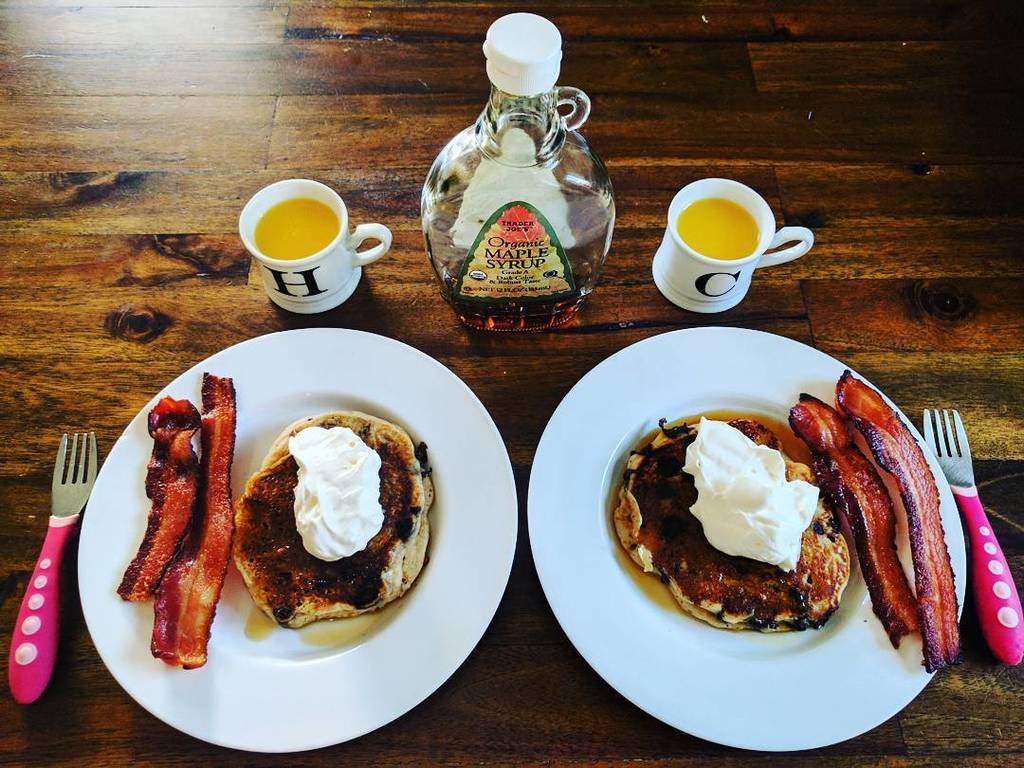 johnsonvision's tweet photo. Order up! #daddydaughterbreakfast #chocolatechippancakes https://t.co/g1ECzVnECu https://t.co/dZx0317Ytc
