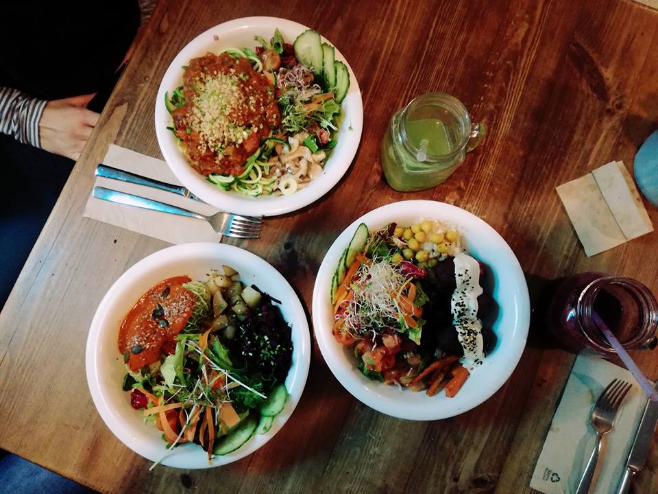 chriistiiinaa's tweet photo. diese woche hab' ich das einzige clean eating restaurant in berlin besucht. dringender nachholbedarf in aut! #biotrendscout @ja_natuerlich https://t.co/oKf5IshSjC