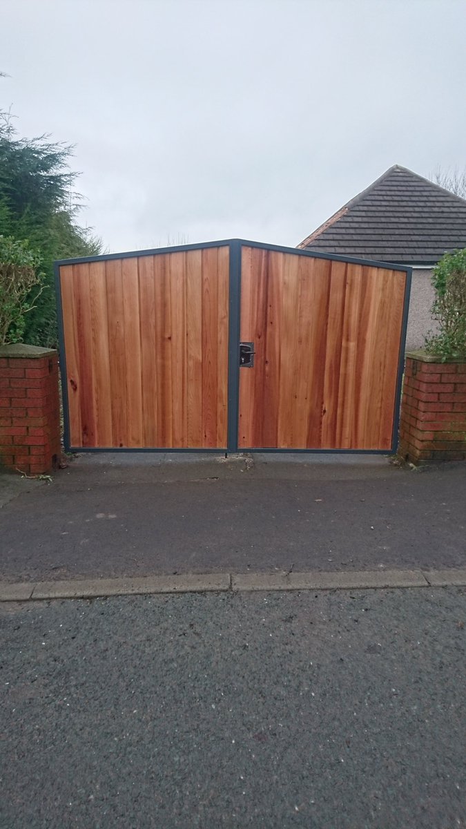 AJRWindows's tweet photo. Top job on my new gates from the guys down at https://t.co/8cQ3yV6kRv  #Anthracite #ceder https://t.co/anWlce8Gjq