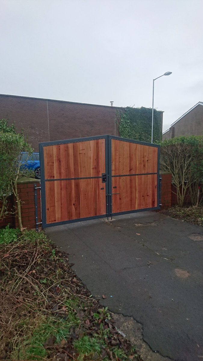 AJRWindows's tweet photo. Top job on my new gates from the guys down at https://t.co/8cQ3yV6kRv  #Anthracite #ceder https://t.co/anWlce8Gjq