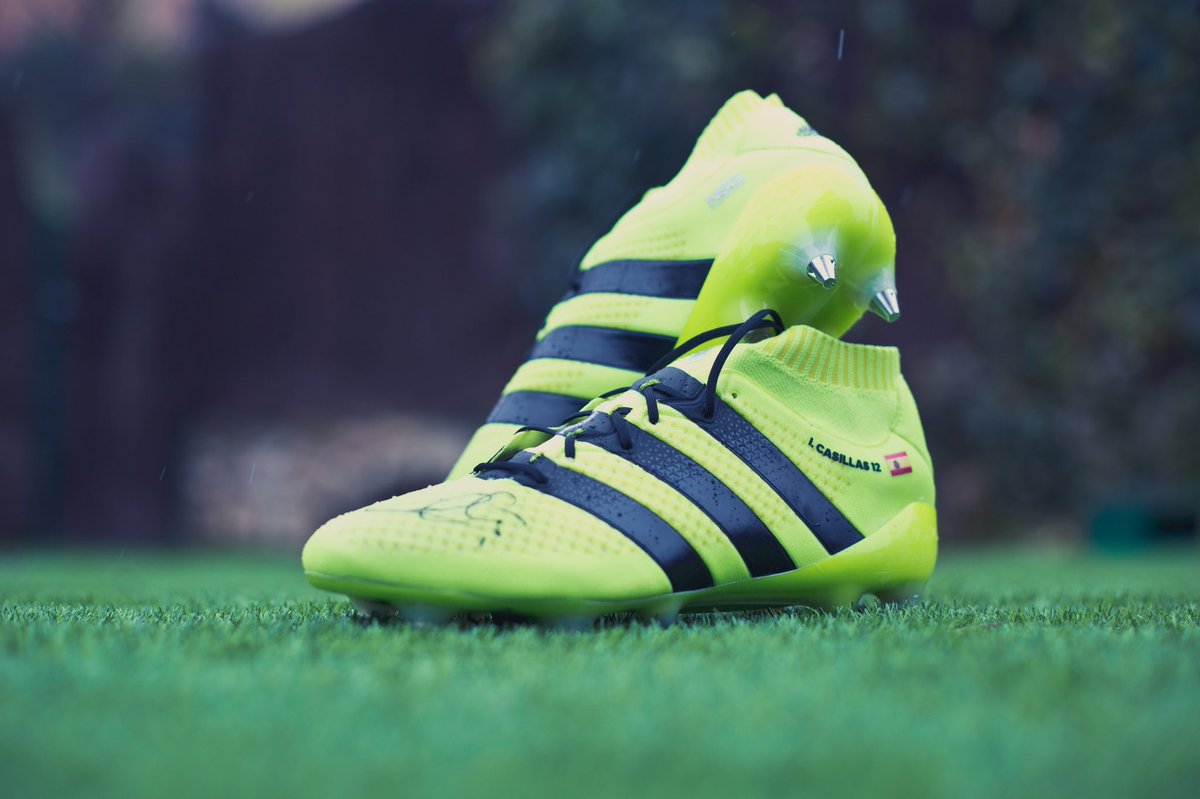 Para celebrarlo sorteo estas botas <a href="/adidasfootball/">adidas Football</a> entre todos los que hagáis RT a este tuit, suerte!! #Iker6Mill