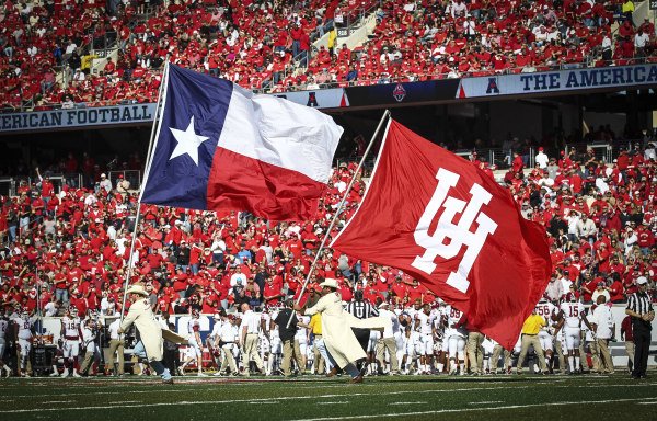 CoogIlluminati's tweet photo. @SamCosmi this is home. You + UH = Success for life. Keep family close #GoCoogs https://t.co/0QNBHbOB3E