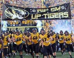 wise_drew's tweet image. I am extremely excited to say that I have committed to The University of Missouri to further my academic and athletic career! #ShowMe17 〽️🐯