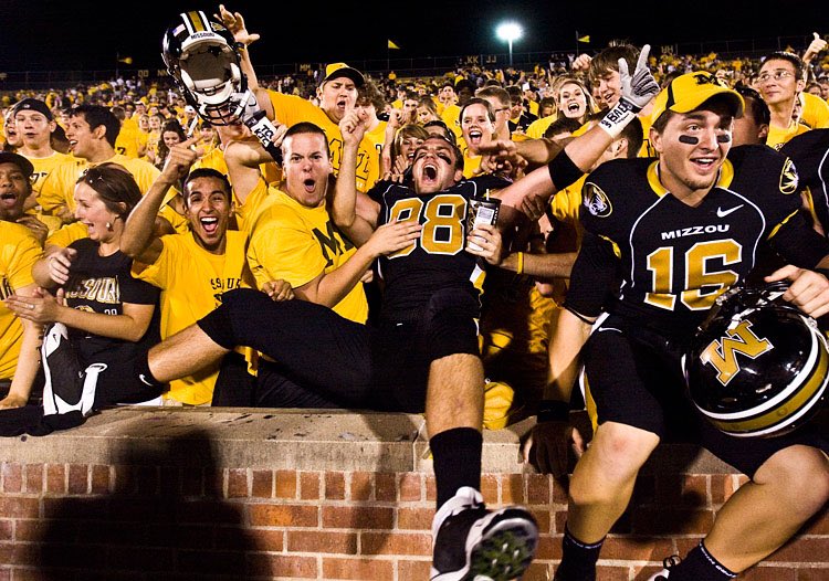 wise_drew's tweet image. I am extremely excited to say that I have committed to The University of Missouri to further my academic and athletic career! #ShowMe17 〽️🐯