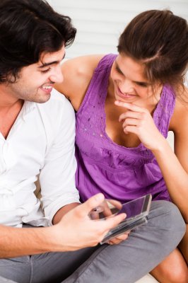 Want to be more presuasive? Here are 6 'fail-safe tips'. Great free article: tiny.cc/Persuade