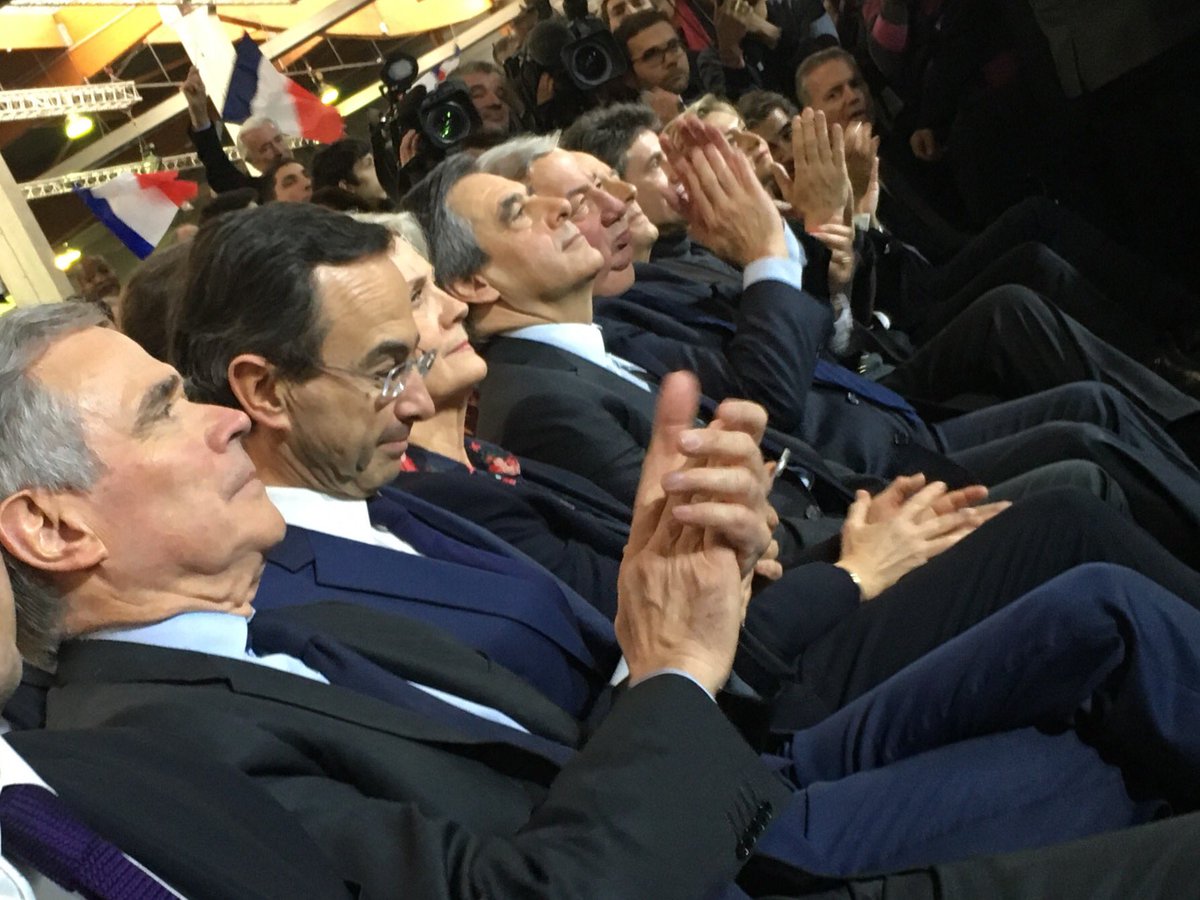 BrunoLeMaire's tweet photo. La famille politique réunie au premier rang du meeting de #FillonLaVillette ! https://t.co/DUyj0dBSQS