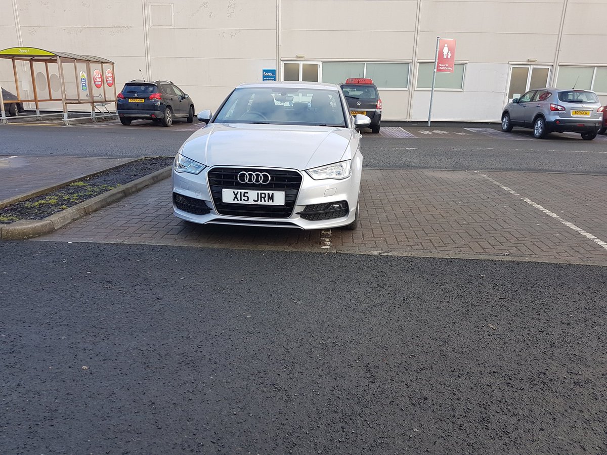 F10NA_'s tweet photo. @ParkingWankers #spacehogger π https://t.co/evqO7r46AU