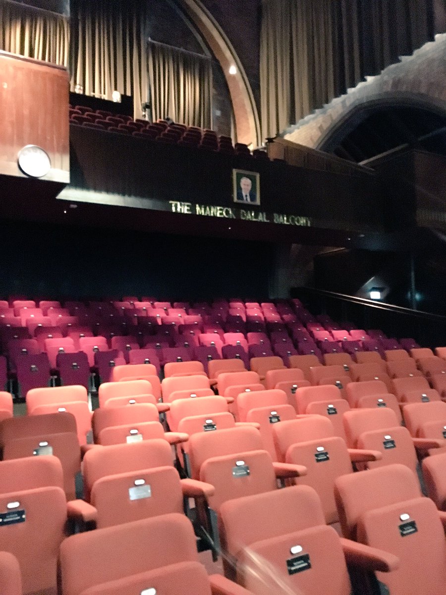BhavanLondon's tweet image. Just over 40 minutes to go before the start of #FoundersDay2017 Day 2 and we'll be live at Facebook.com/BhavanLondon #dance #music #india