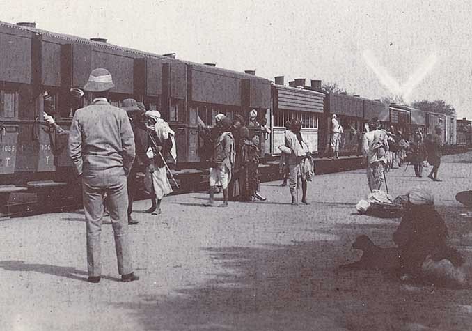 MeHimesh's tweet photo. 1905s - The view of Railway station https://t.co/9dakJrtjqe