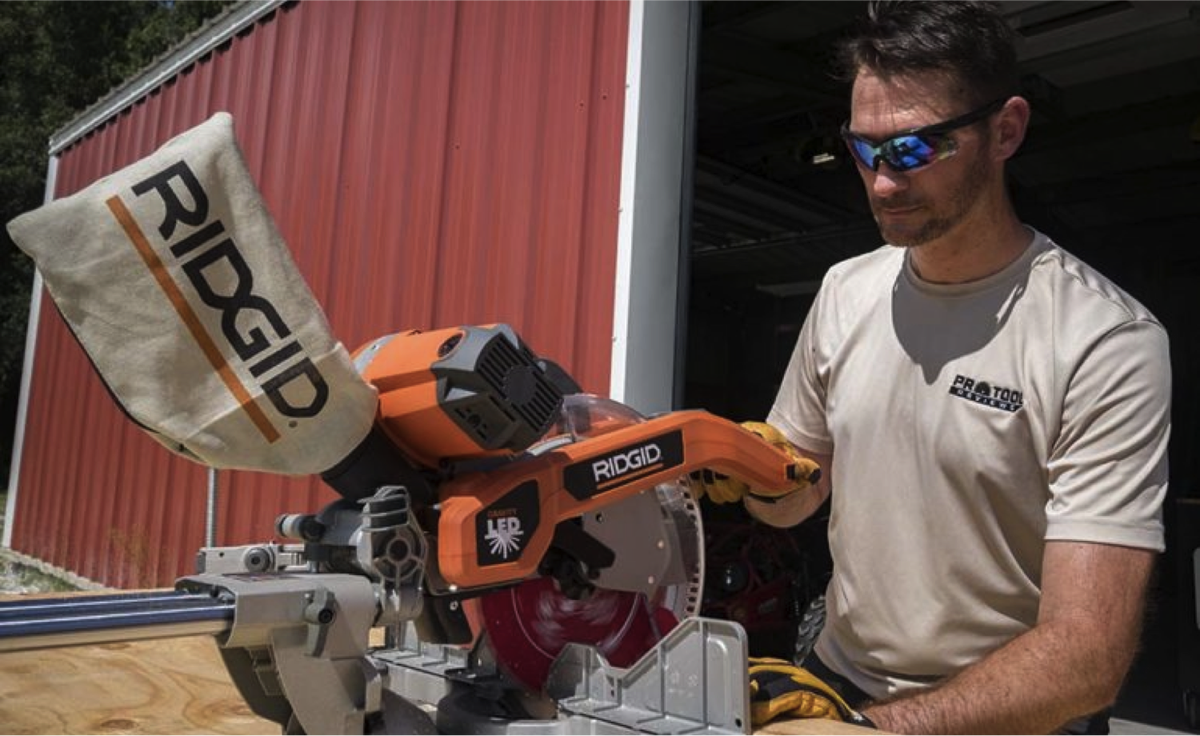 RIDGIDPower's tweet photo. "This saw brings a lot to the table to talk about, so buckle up, and hang on!" - @ProToolReviews #TeamRIDGID https://t.co/9fupZiyvPu https://t.co/cHVcSturag