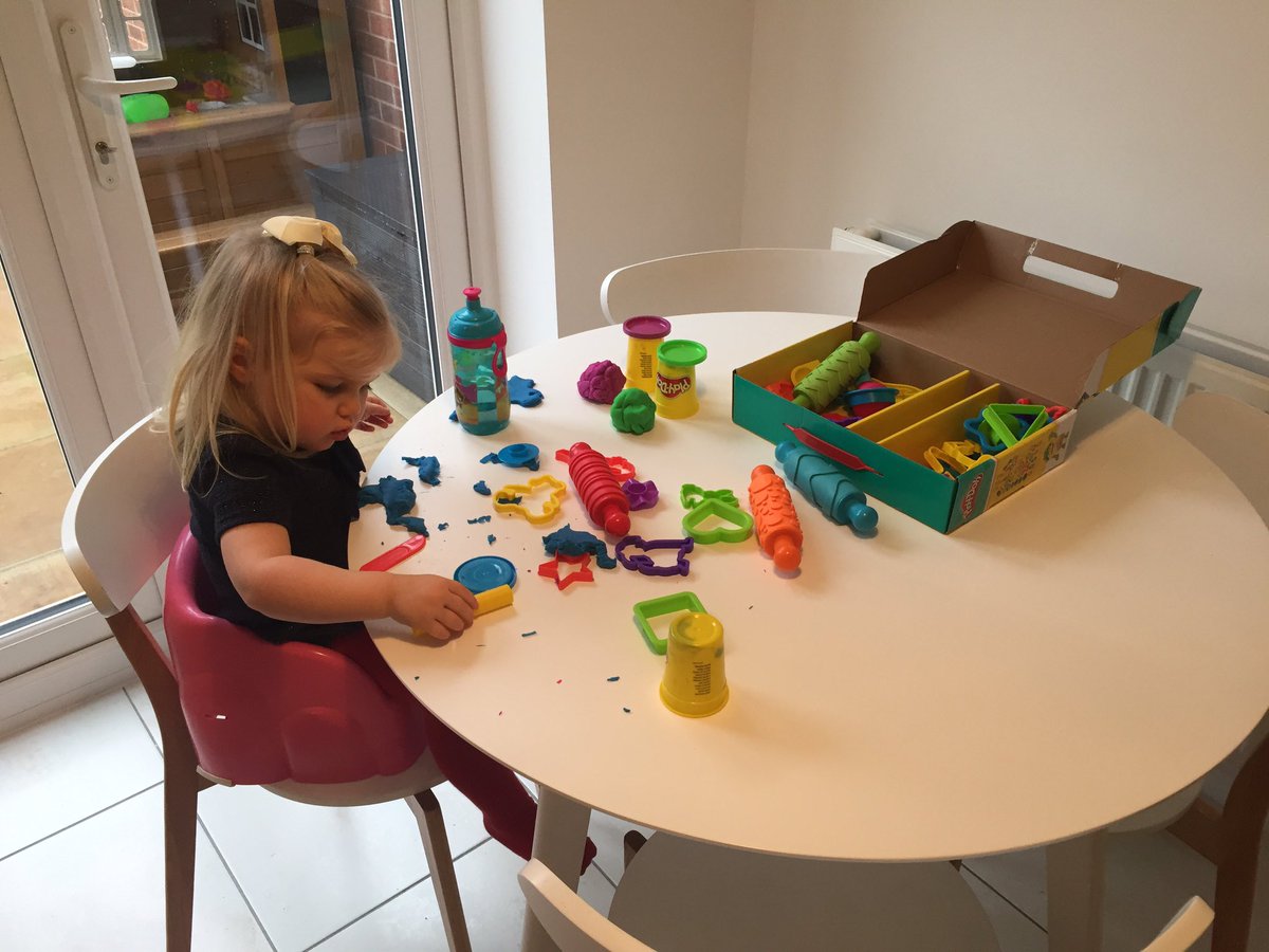 samwhitehouse_'s tweet photo. Love my little girl
BUT HATE PLAY-DOH
#HorribleStuff #SmellsNiceThough https://t.co/GXF2OCNYA3