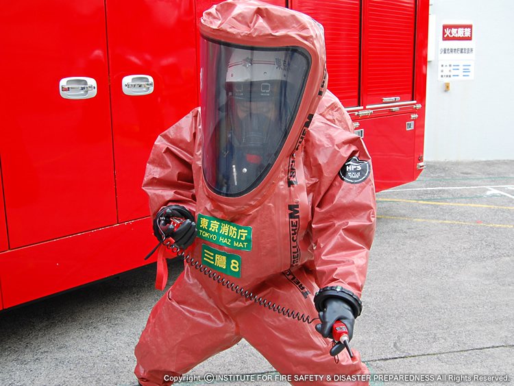 Cmk2wl 時に私は 日に６回 放射線防護服を着替えなければならないことがありました 一度捨てられた防護服がリサイクルされることは無く ただ捨てられるだけです 福島第一原発では人間がそのようにして 使い捨てられているのです T Co