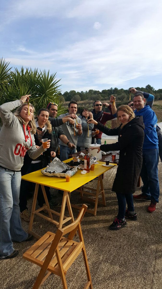 scipionumopus's tweet photo. Calçotada #masrabasso @Adomenechvernet @elleogui https://t.co/lccjnkpX5r