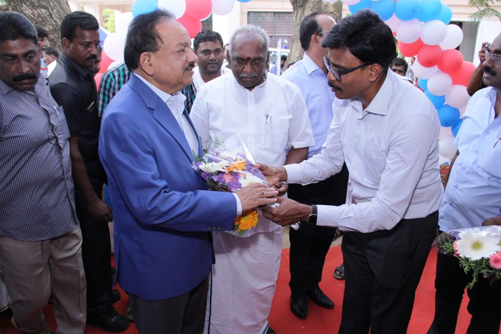 HPCL's tweet photo. HPCL stall at #DigiDhanAbhiyan Mela @Kanyakumari visited by Hon. Min Science &amp; Tech., Hon Min Highwys &amp; Shppng, DC Kanyakumari #LessCashLess https://t.co/B3EjrnypIN