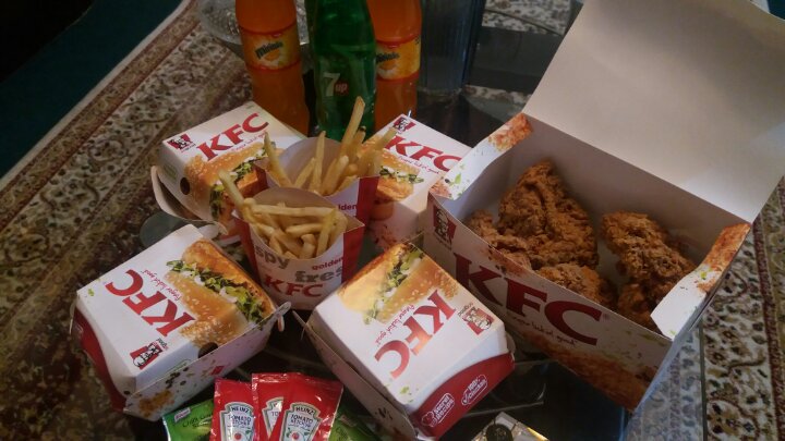 rickshaw_raani's tweet photo. Lucky enough to get my hands on #2GoodFor499 deal available through @foodpanda_pakistan. A deal #2Good that I ordered two of them! #Food https://t.co/vPn7rQ32Wt