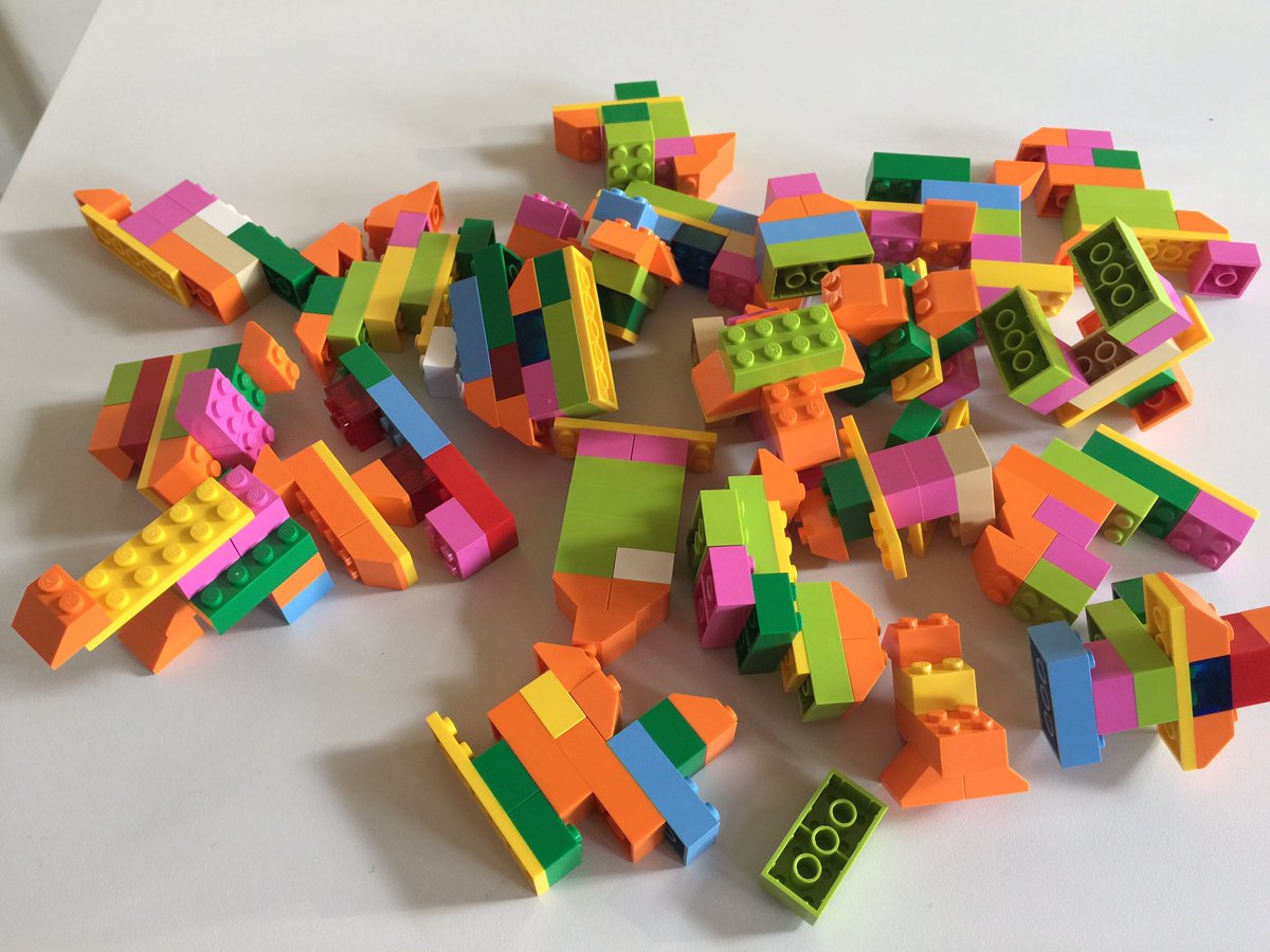 ritaglidiclasse's tweet photo. Una sola richiesta apre infinite possibilità.W le differenze!#LegoSeriousPlay @CStajano @fmdigitale @tizianaferrando https://t.co/jSjenzdbKI